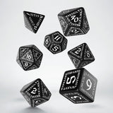 Q-workshop: Runic Black & White Dice Set (7)